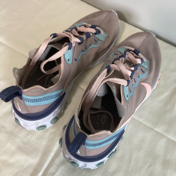NIKE REACT womens - Picture 4 of 11